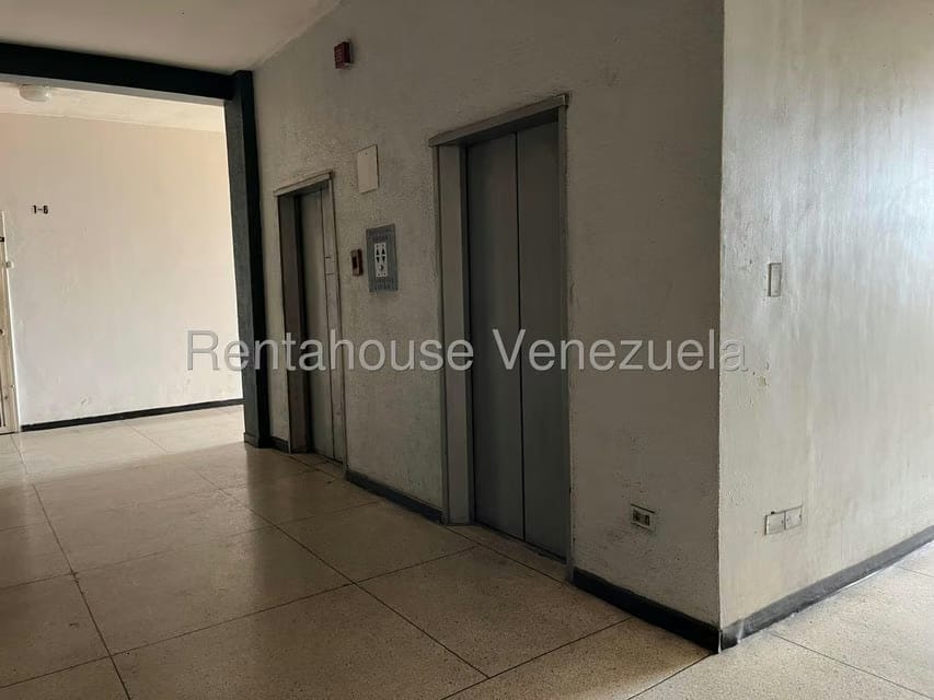 Comercial (Oficina) en Venta en Avenida Bolivar, Aragua - 16
