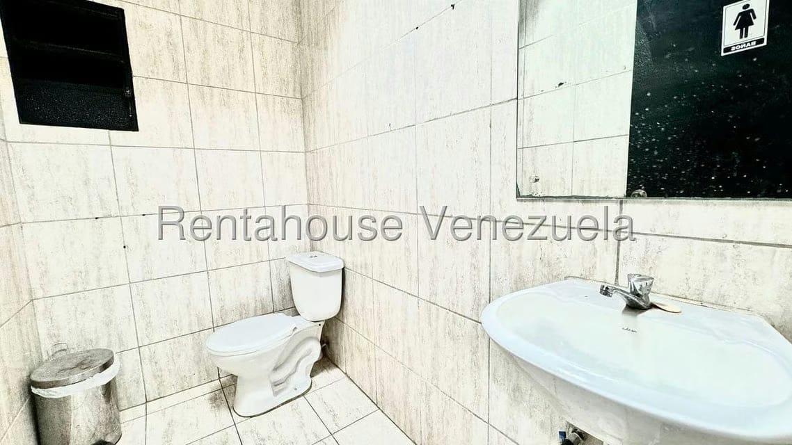Comercial (Local Comercial) en Alquiler en Bello Monte, Distrito Metropolitano - 8