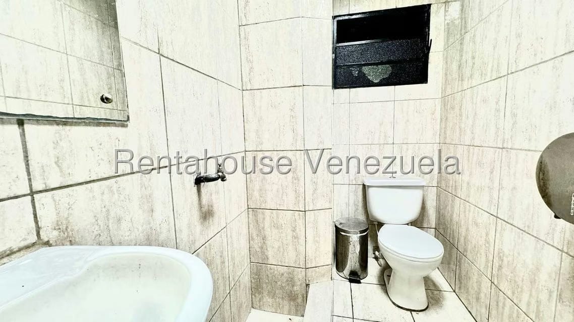 Comercial (Local Comercial) en Alquiler en Bello Monte, Distrito Metropolitano - 9