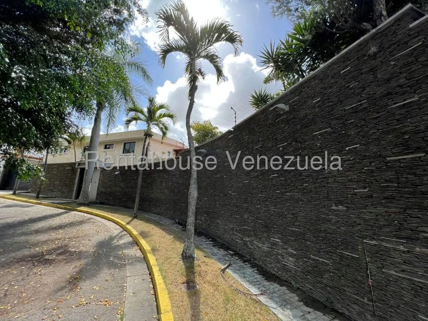 Casa (Multipes Niveles) en Venta en Macaracuay, Distrito Metropolitano - 2