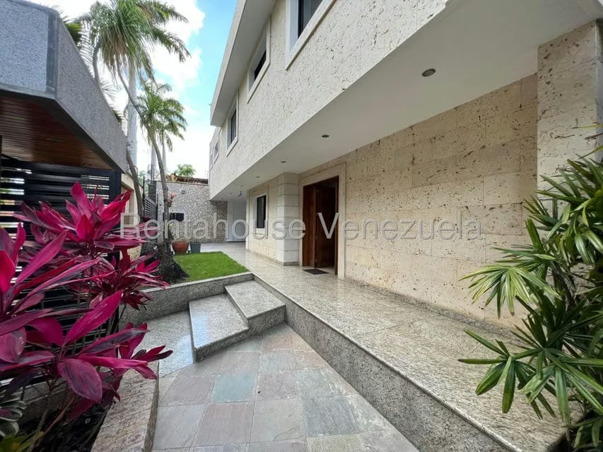 Casa (Multipes Niveles) en Venta en Macaracuay, Distrito Metropolitano - 43