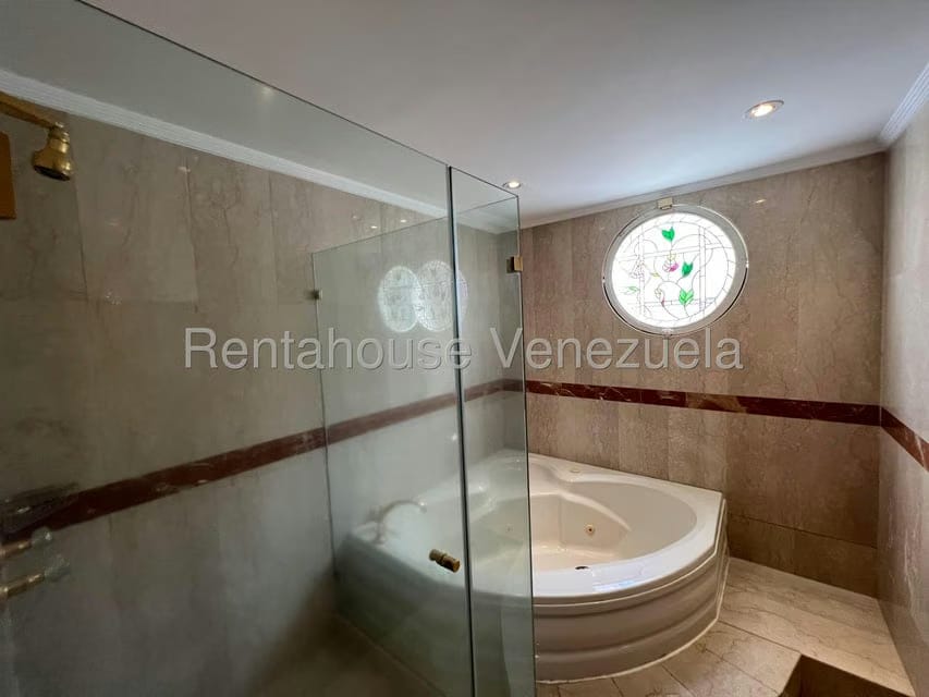 Casa (Multipes Niveles) en Venta en Macaracuay, Distrito Metropolitano - 80