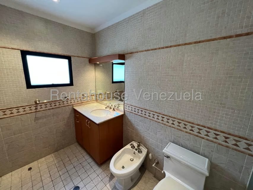 Casa (Multipes Niveles) en Venta en Macaracuay, Distrito Metropolitano - 90