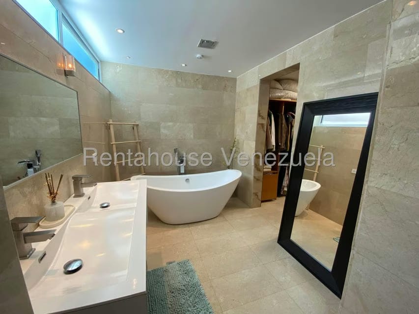 Casa (Multipes Niveles) en Venta en Alto Prado, Distrito Metropolitano - 23