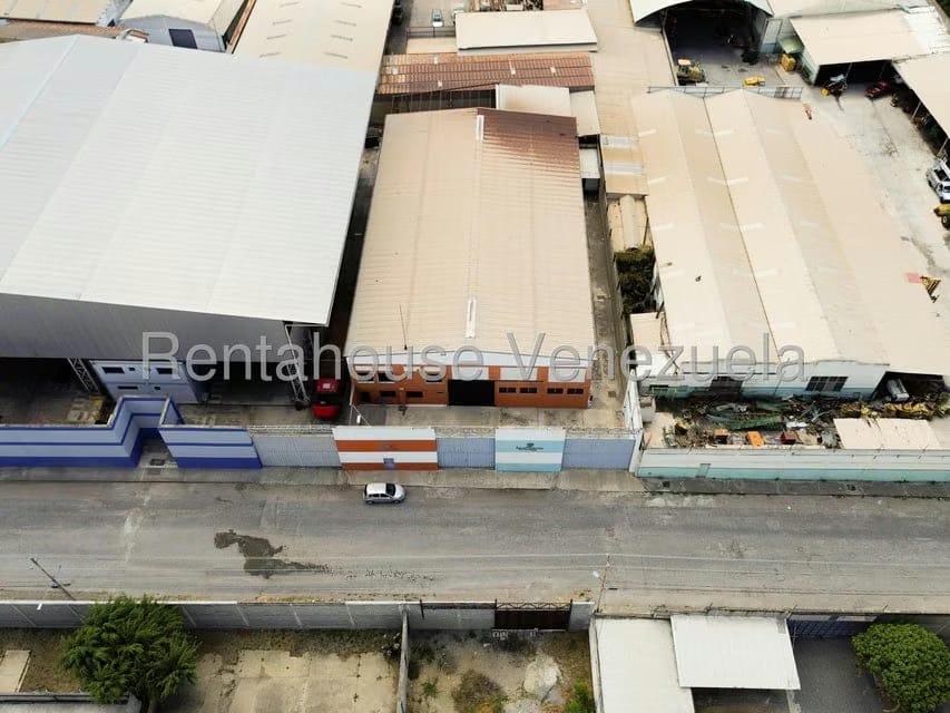 Comercial (Galpon - Deposito) en Alquiler en Zona Industrial 1, Lara