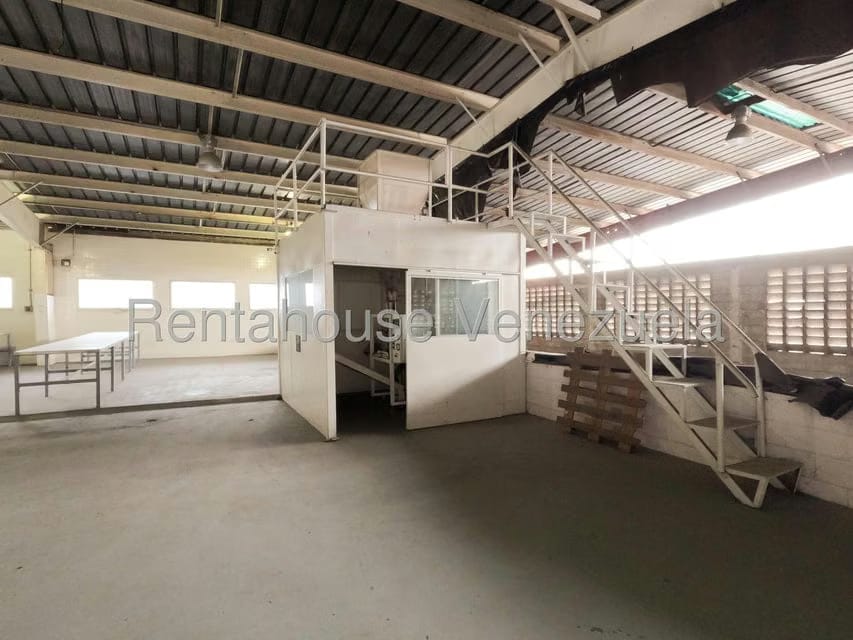 Comercial (Galpon - Deposito) en Alquiler en Zona Industrial 1, Lara - 12