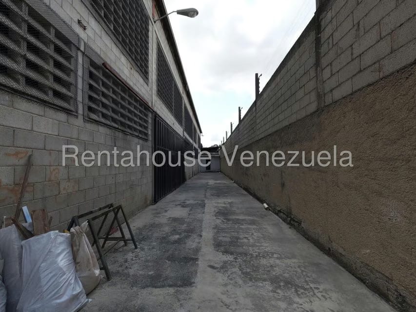 Comercial (Galpon - Deposito) en Alquiler en Zona Industrial 1, Lara - 23