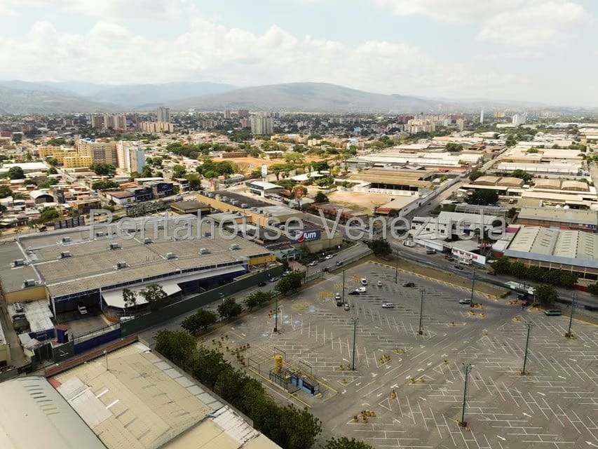 Comercial (Galpon - Deposito) en Alquiler en Zona Industrial 1, Lara - 24