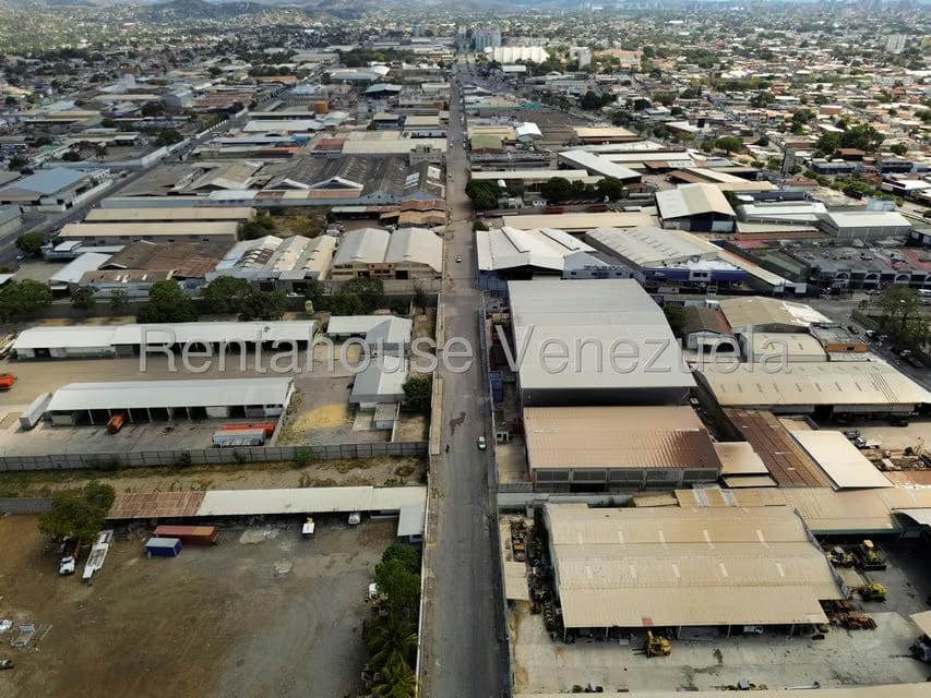Comercial (Galpon - Deposito) en Alquiler en Zona Industrial 1, Lara - 27