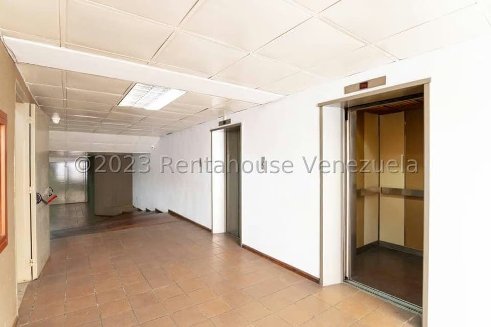 Comercial (Edificio) en Venta en Parroquia Altagracia, Distrito Metropolitano - 12