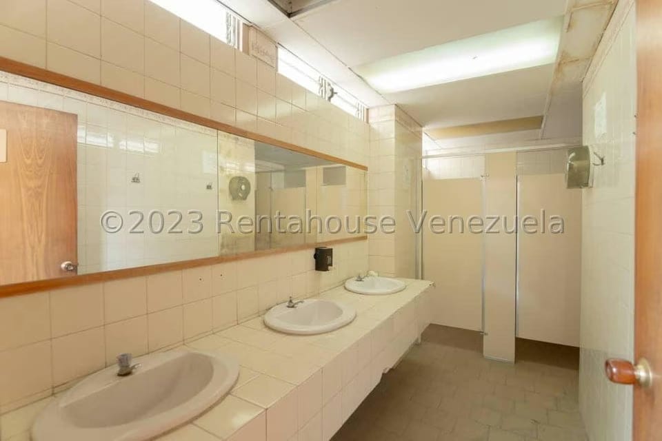 Comercial (Edificio) en Venta en Parroquia Altagracia, Distrito Metropolitano - 35