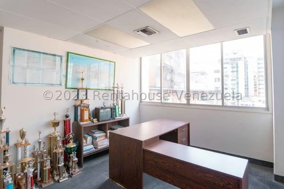Comercial (Edificio) en Venta en Parroquia Altagracia, Distrito Metropolitano - 41