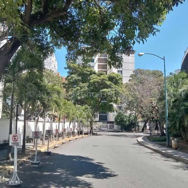 Apartamento (1 Nivel) en Venta en Chuao, Distrito Metropolitano - 3