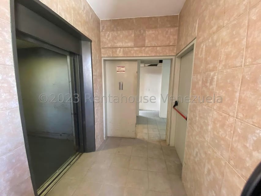 Comercial (Edificio) en Venta en Los Dos Caminos, Distrito Metropolitano - 32