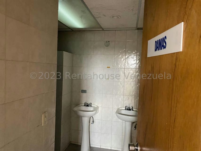 Comercial (Edificio) en Venta en Los Dos Caminos, Distrito Metropolitano - 33