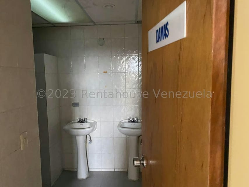 Comercial (Edificio) en Venta en Los Dos Caminos, Distrito Metropolitano - 34