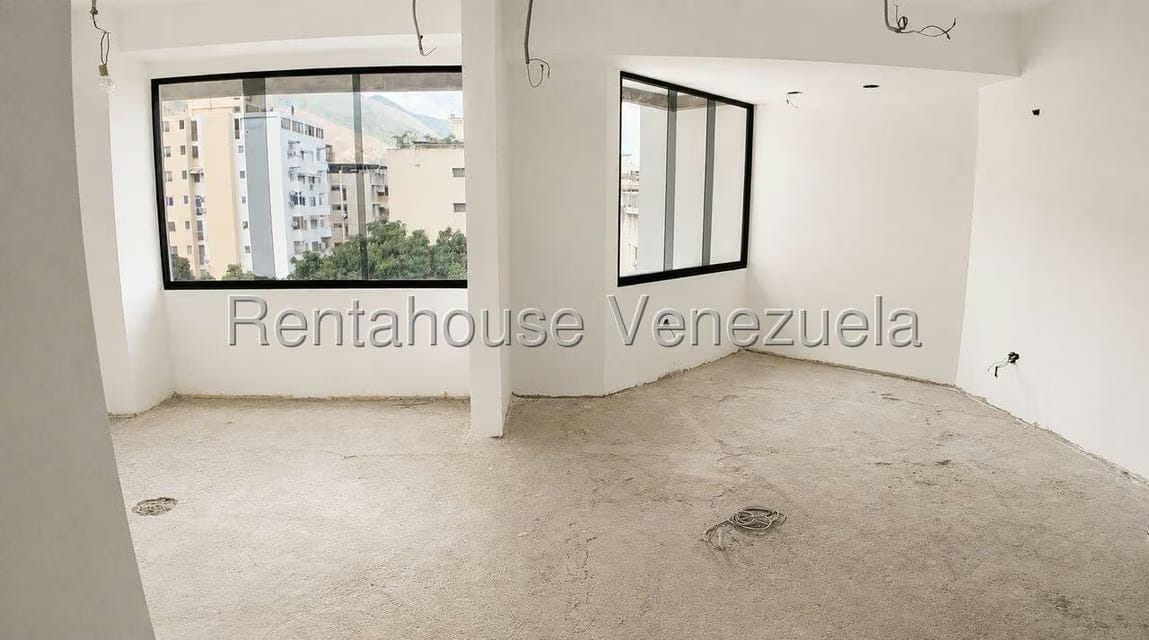Apartamento (Duplex) en Venta en Los Palos Grandes, Distrito Metropolitano - 3