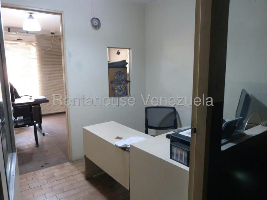 Comercial (Edificio) en Venta en Parroquia Catedral, Distrito Metropolitano - 17