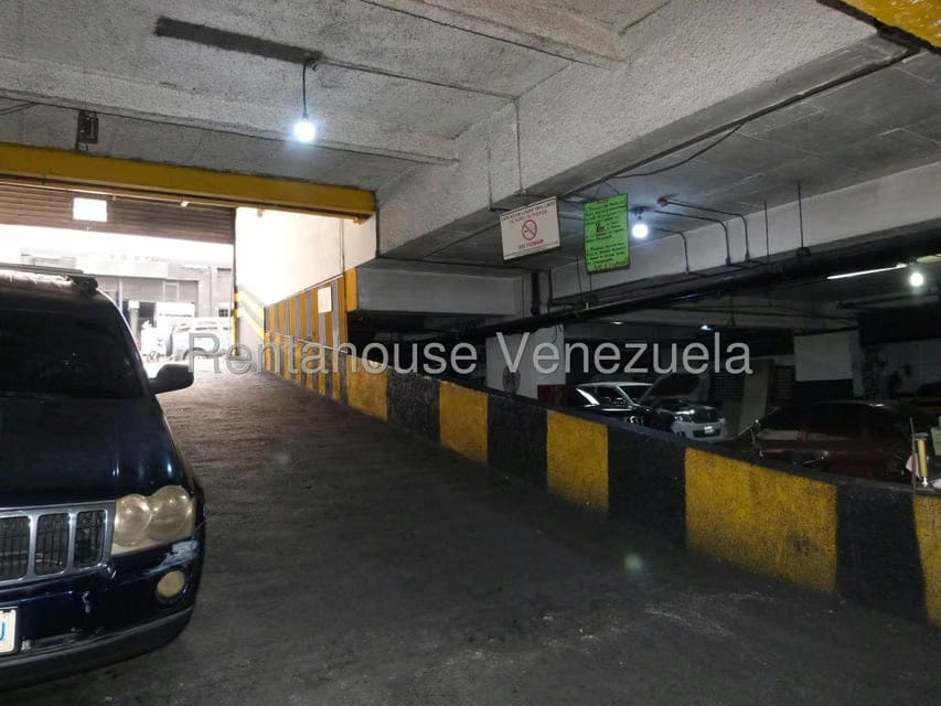 Comercial (Edificio) en Venta en Parroquia Catedral, Distrito Metropolitano - 3