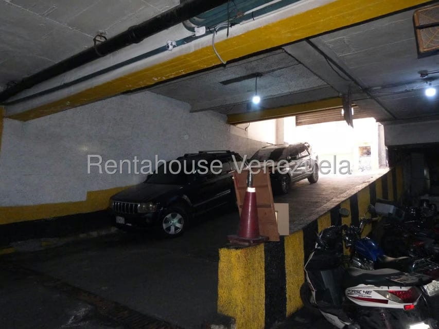Comercial (Edificio) en Venta en Parroquia Catedral, Distrito Metropolitano - 4