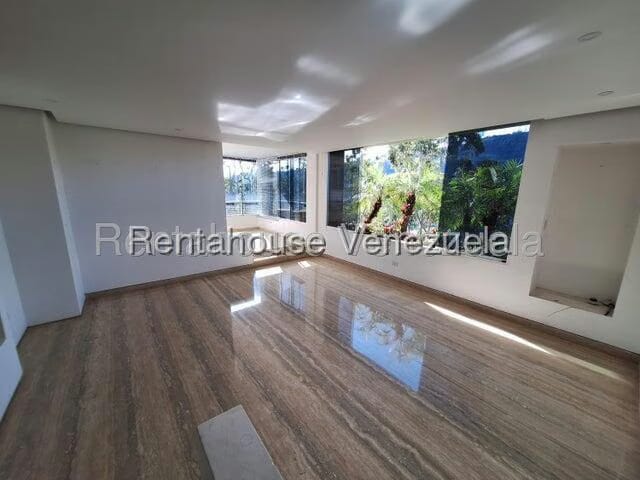 Apartamento (1 Nivel) en Alquiler en Colinas de La Tahona, Distrito Metropolitano - 2
