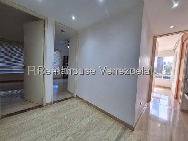 Apartamento (1 Nivel) en Alquiler en Colinas de La Tahona, Distrito Metropolitano - 11