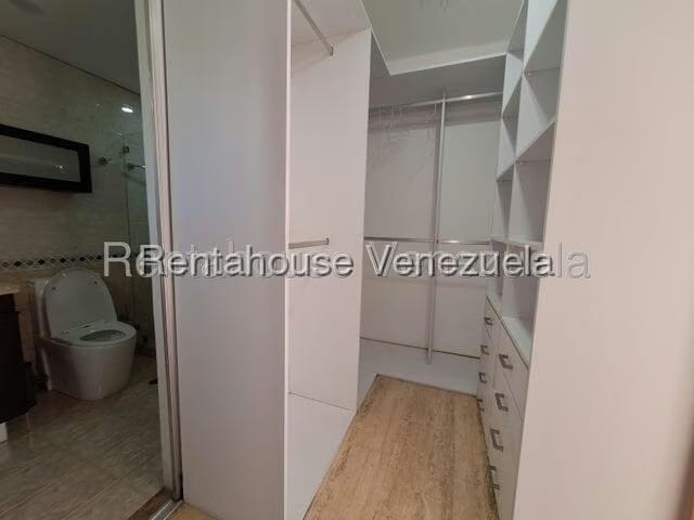 Apartamento (1 Nivel) en Alquiler en Colinas de La Tahona, Distrito Metropolitano - 14
