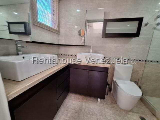Apartamento (1 Nivel) en Alquiler en Colinas de La Tahona, Distrito Metropolitano - 15