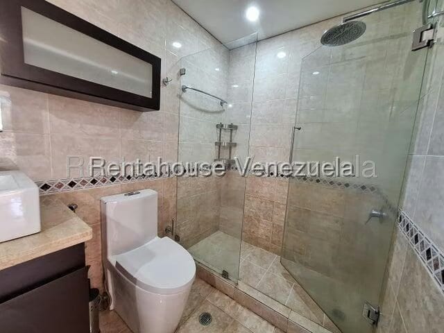 Apartamento (1 Nivel) en Alquiler en Colinas de La Tahona, Distrito Metropolitano - 16