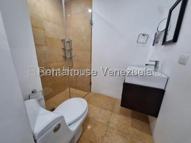 Apartamento (1 Nivel) en Alquiler en Colinas de La Tahona, Distrito Metropolitano - 18