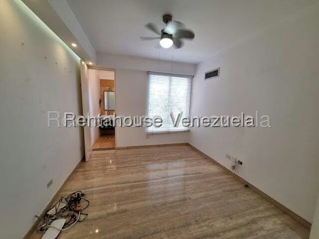 Apartamento (1 Nivel) en Alquiler en Colinas de La Tahona, Distrito Metropolitano - 19