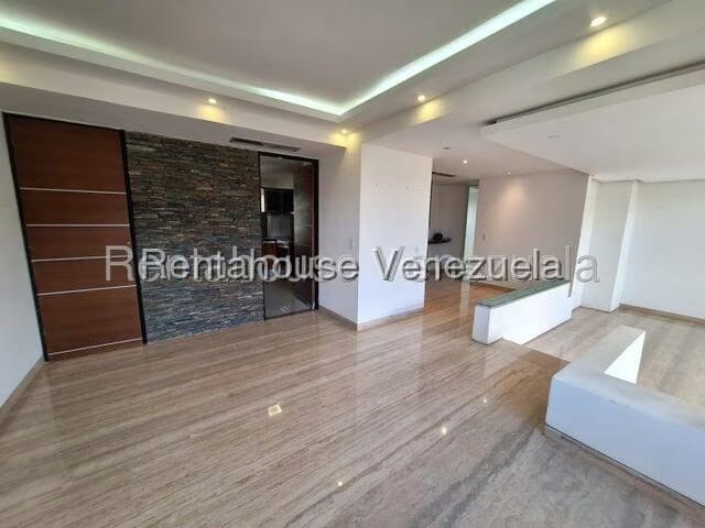 Apartamento (1 Nivel) en Alquiler en Colinas de La Tahona, Distrito Metropolitano - 4