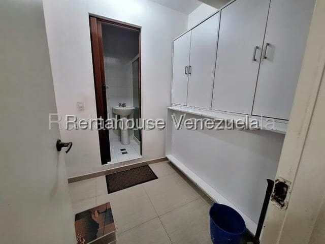 Apartamento (1 Nivel) en Alquiler en Colinas de La Tahona, Distrito Metropolitano - 9