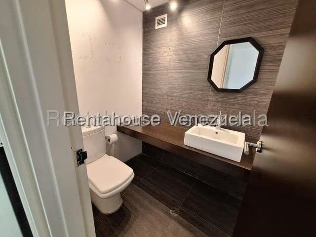 Apartamento (1 Nivel) en Alquiler en Colinas de La Tahona, Distrito Metropolitano - 10