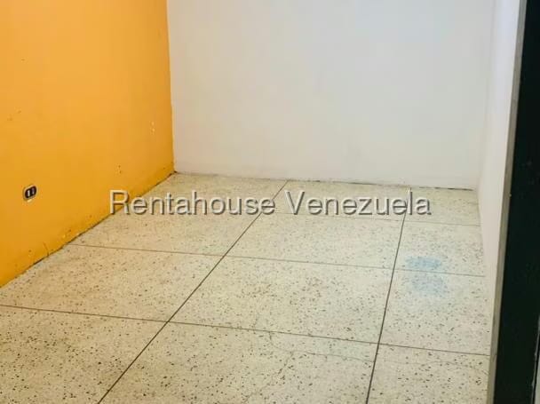 Comercial (Local Comercial) en Alquiler en El Marques, Distrito Metropolitano - 2