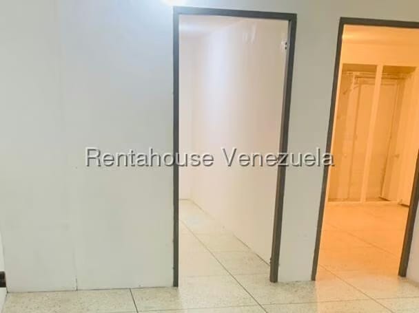 Comercial (Local Comercial) en Alquiler en El Marques, Distrito Metropolitano - 4