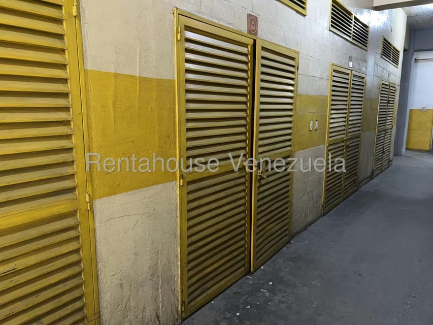 Comercial (Galpon - Deposito) en Venta en Los Cortijos de Lourdes, Distrito Metropolitano - 3