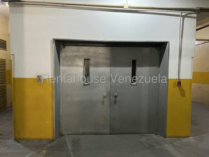 Comercial (Galpon - Deposito) en Venta en Los Cortijos de Lourdes, Distrito Metropolitano - 4