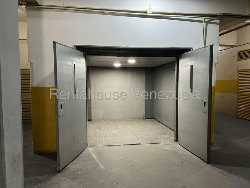 Comercial (Galpon - Deposito) en Venta en Los Cortijos de Lourdes, Distrito Metropolitano - 5