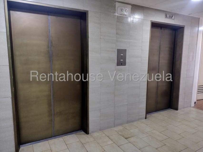 Comercial (Oficina) en Alquiler en Parroquia Catedral, Distrito Metropolitano - 11
