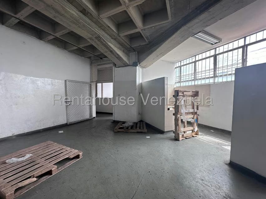 Comercial (Galpon - Deposito) en Alquiler en Guaicay, Distrito Metropolitano - 3