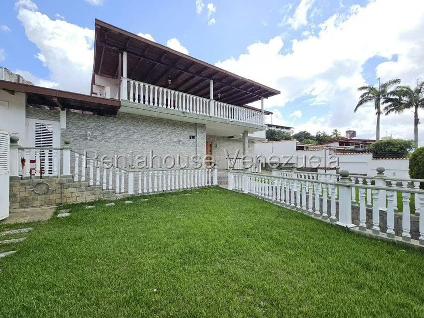Casa (Duplex) en Venta en Cumbres de Curumo, Distrito Metropolitano - 3