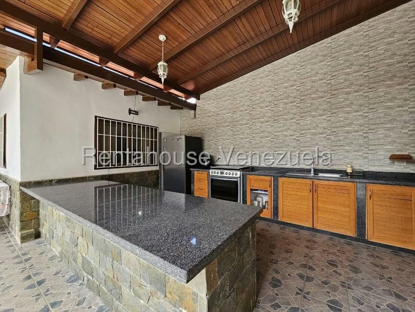 Casa (Duplex) en Venta en Cumbres de Curumo, Distrito Metropolitano - 26