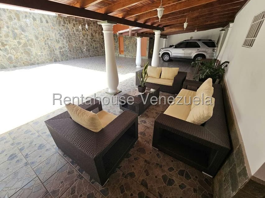 Casa (Duplex) en Venta en Cumbres de Curumo, Distrito Metropolitano - 30