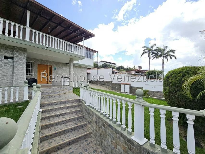 Casa (Duplex) en Venta en Cumbres de Curumo, Distrito Metropolitano - 4