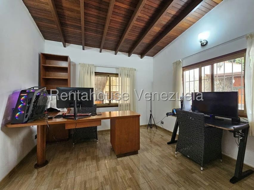 Casa (Duplex) en Venta en Cumbres de Curumo, Distrito Metropolitano - 32