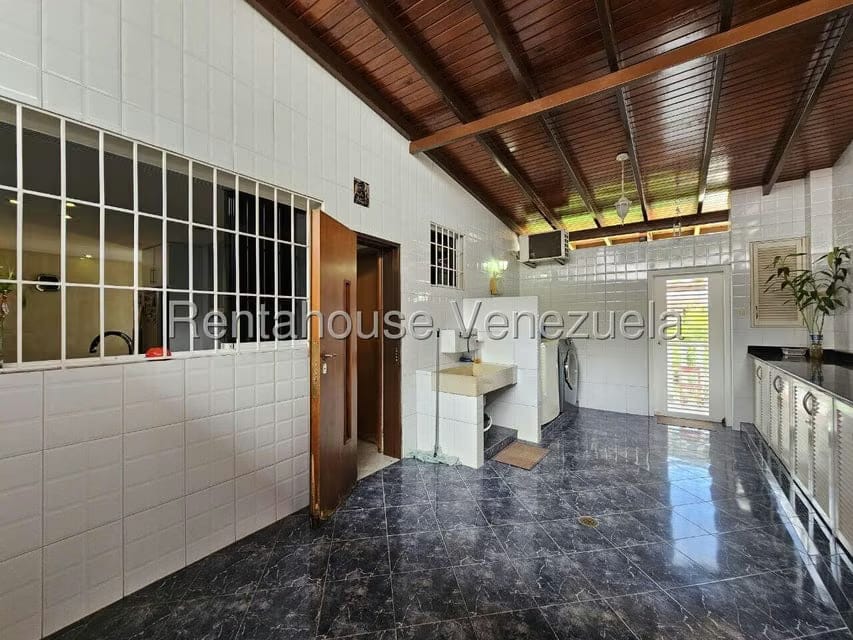 Casa (Duplex) en Venta en Cumbres de Curumo, Distrito Metropolitano - 36