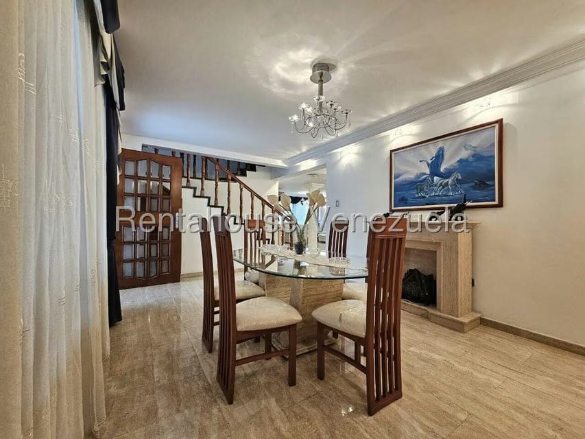 Casa (Duplex) en Venta en Cumbres de Curumo, Distrito Metropolitano - 38