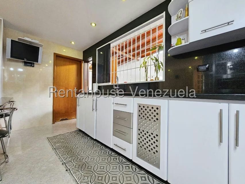 Casa (Duplex) en Venta en Cumbres de Curumo, Distrito Metropolitano - 45