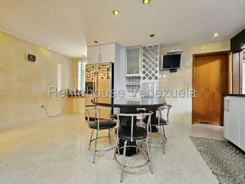 Casa (Duplex) en Venta en Cumbres de Curumo, Distrito Metropolitano - 46